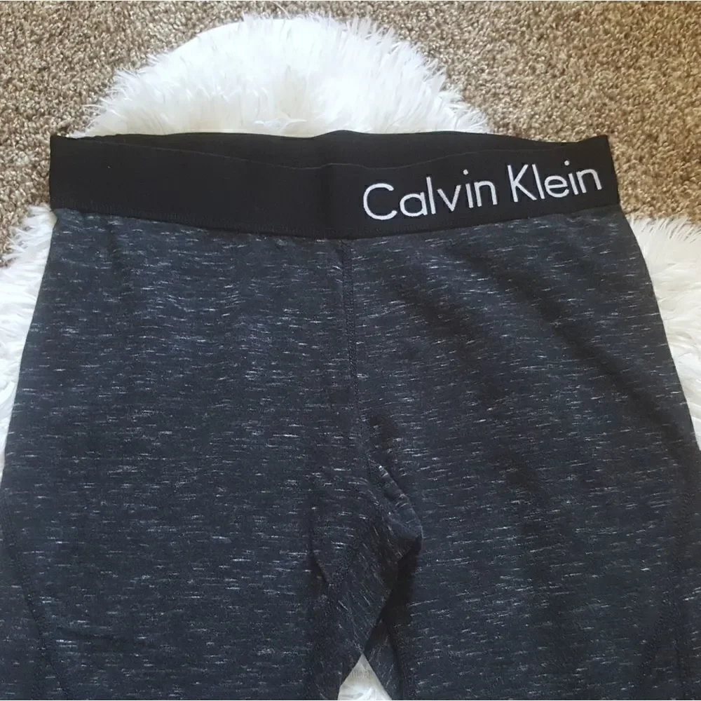 ‎Calvin Klein Performance capri leggings Sz Medium